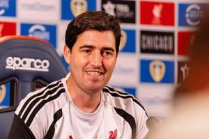 Tân HLV Liverpool gây chú ý với đồng hồ 'giá mềm'