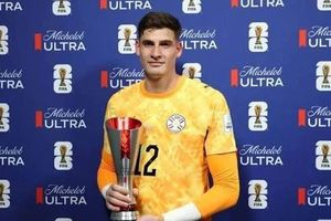 Man United chiêu mộ thủ môn Paraguay