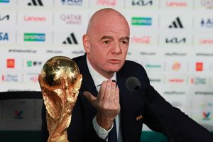 Chủ tịch FIFA lại thổi bùng tranh cãi
