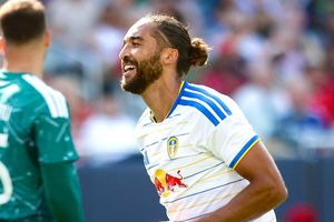 Liverpool thua ngược khó tin trước Leeds