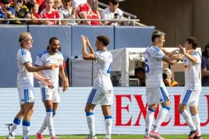 Leeds United ngược dòng hạ Liverpool 4-2: Dấu ấn chiến thuật từ HLV Daniel Farke