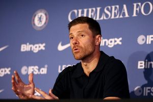 Xabi Alonso đau đầu với đội hình 46 cầu thủ