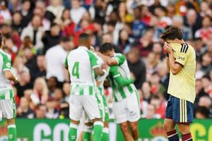 Arsenal thua sốc vì sai lầm của thủ môn Kepa