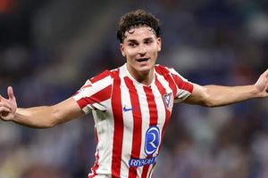 Barcelona lập danh sách rút gọn chiêu mộ trung phong mới sau khi vồ hụt Julian Alvarez