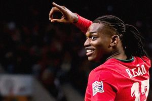 Tin tức về chuyển nhượng 8/8: MU gọi Leao, Liverpool xong Araujo