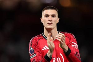 Manchester United nhận tin vui về chấn thương của tiền đạo Benjamin Sesko tại Carrington