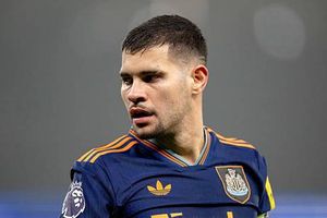 Arsenal tạm hoãn công bố tân binh Bruno Guimaraes trị giá 75 triệu bảng do vướng giấy tờ