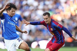 Manchester United quyết nhắm chiêu mộ tiền vệ Marc Casado của Barcelona với giá 22 triệu bảng