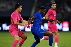 Dario Essugo bất ngờ đeo băng đội trưởng Chelsea trong trận giao hữu hòa Johor Darul Ta'zim