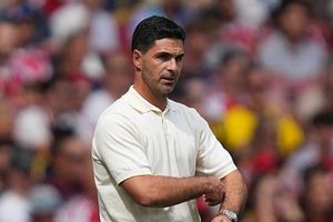 Thất bại 2-3 trước Dortmund buộc HLV Mikel Arteta thúc giục Arsenal mua thêm tân binh