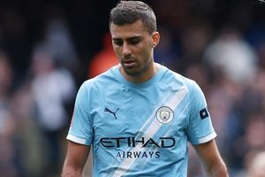 Man City thờ ơ trước đề nghị của Barca