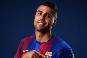 Barcelona tăng giá mua Rodri