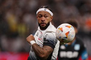 Depay nổi giận vì bị Corinthians 'lật kèo'