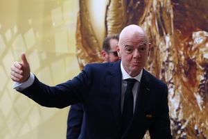 World Cup 64 đội và canh bạc sinh tồn của Infantino