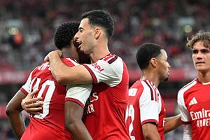 David Raya xuất sắc rực sáng giúp Arsenal đánh bại Como trên chấm luân lưu kịch tính tại Emirates