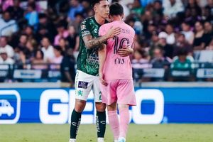 Messi vượt qua nỗi đau trở lại sân cỏ, đối thủ dành sự tôn trọng đặc biệt