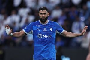 Benzema dẫn dàn sao thách thức Ronaldo