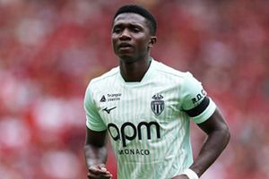 MU quyết tâm chiêu mộ Lamine Camara nhằm nâng cấp hàng tiền vệ trước Chelsea và Liverpool