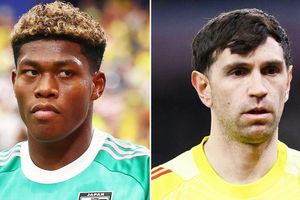 Aston Villa mua thủ môn số 1 Nhật Bản thay Dibu Martinez