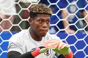 PSG dừng đàm phán mua thủ môn Zion Suzuki giá 35 triệu euro do phía đại diện đòi hoa hồng