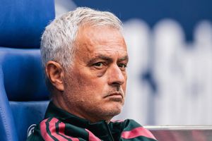 Mourinho tím bầm mắt sau buổi tập của Real Madrid