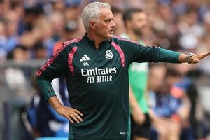 Dấu ấn chiến thuật Real Madrid thời Jose Mourinho: Hàng thủ lột xác và bài toán siêu sao