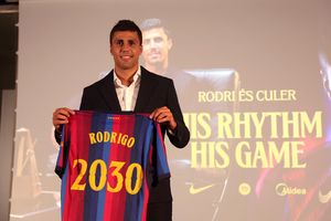 Barcelona công bố 'bom tấn' Rodri