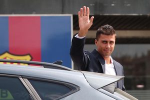 Rodri không chỉ làm Barca mạnh hơn, anh còn khiến Real yếu đi