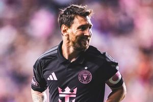 Messi ghi bàn sau 3 trận 'tịt ngòi'