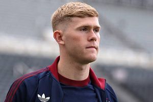 Lewis Hall bất ngờ từ chối Manchester United để làm hạt nhân trong kỷ nguyên mới ở Newcastle