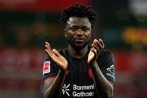 Edmond Tapsoba trở thành giải pháp hàng thủ lý tưởng cho cả Chelsea lẫn Manchester United