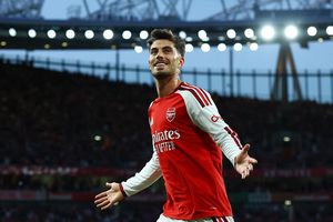 Arsenal thắng lớn ngày khai mạc Premier League