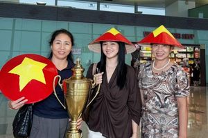 Vợ Xuân Son, gia đình Xuân Mạnh sang Thái Lan cổ vũ tuyển Việt Nam