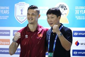 HLV Kim: Nếu Ronaldo hay Messi sút hôm nay, Lê Giang cũng cản được