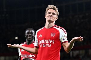 Arsenal đại thắng trận khai màn Ngoại hạng Anh
