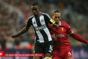 Isak trở lại Newcastle, đối đầu đội bóng cũ trong ngày Liverpool ra quân