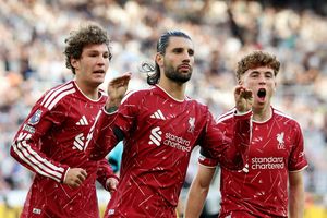 Kịch bản nghẹt thở phút 90+9 giúp Liverpool thoát thua