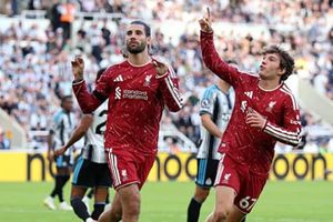 Szoboszlai lập công phút bù giờ giúp Liverpool hòa nghẹt thở 2-2 trước Newcastle United
