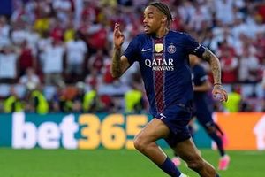 Arsenal bất ngờ gia nhập cuộc đua chiêu mộ Bradley Barcola khi Liverpool bế tắc với PSG