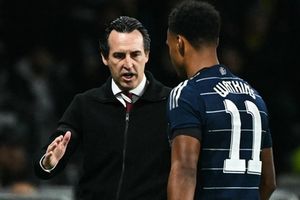 HLV Unai Emery phản ứng gay gắt về tương lai của Ollie Watkins giữa bão đồn đoán Al Hilal