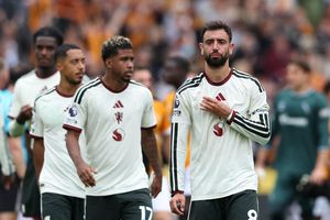 Premier League vừa khai màn, các ông lớn đã lộ những vết nứt