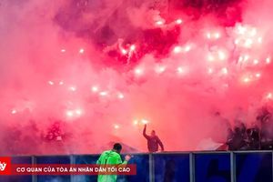 5 cổ động viên bị thương sau màn ném pháo sáng gây náo loạn trận Cambuur - Feyenoord