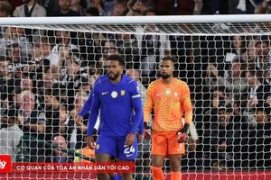 Cổ động viên Chelsea nổi giận, yêu cầu bán Robert Sanchez chỉ sau 23 phút mở màn mùa giải mới