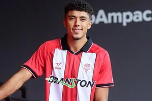Man Utd chính thức chia tay tiền đạo Ethan Wheatley gia nhập Lincoln City ở Championship