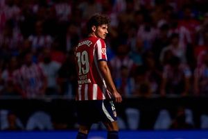 Atletico Madrid dứt khoát từ chối đàm phán thương vụ tiền đạo Julian Alvarez với Barcelona