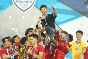 Báo Hàn: HLV Kim Sang Sik vượt thầy Park, tuyển Việt Nam lập kỳ tích