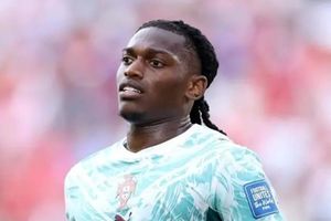 Sau hợp đồng Nicolas Jackson, Aston Villa đẩy mạnh đàm phán chiêu mộ Rafael Leao từ Milan