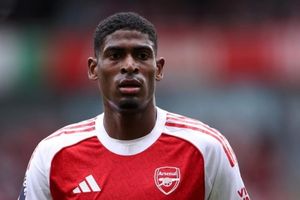 Fenerbahce cùng hai CLB Ả Rập quyết tranh mua Cristhian Mosquera từ Arsenal giá 35 triệu bảng