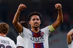 PSG thoát thua khó tin trước Lille phút bù giờ