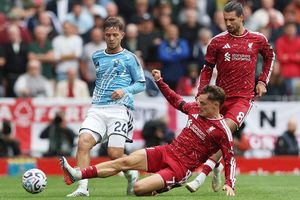 Liverpool hòa Nottingham Forest 2-2: Munoz cứu chủ nhà thoát thua
